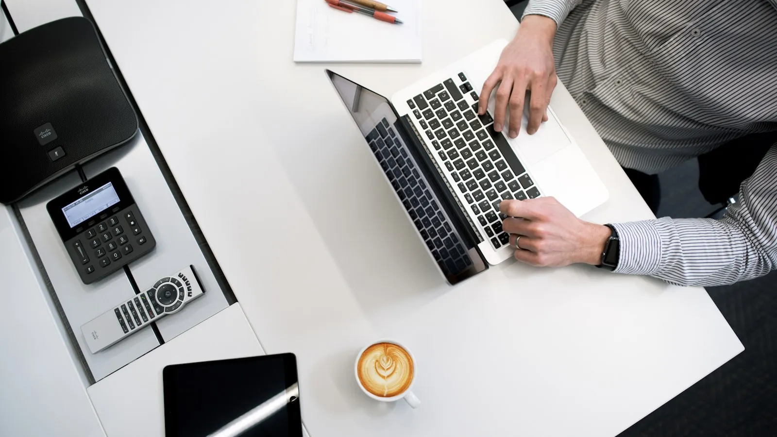 Outsourced Renewal Management vs In-House: Who Should Run Your SaaS Renewals?